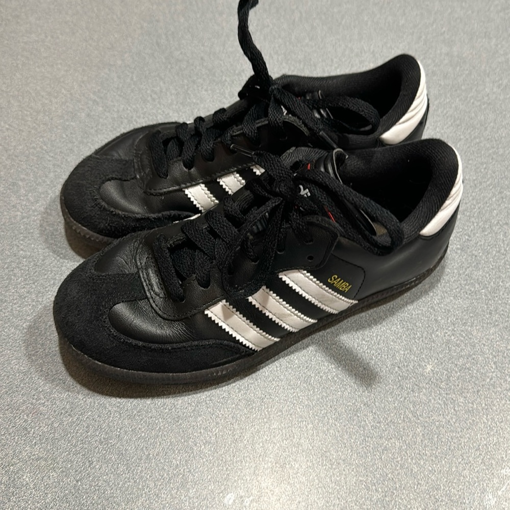 Adidas Samba boys indoor soccer shoes size 2